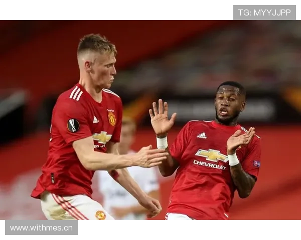 曼联防守体系漏洞频出：稳定性持续承压，对赛季走势形成制约