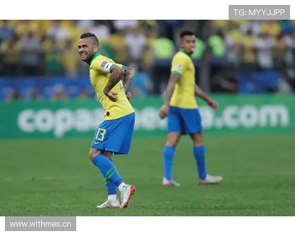 马塞洛与阿尔维斯在边后卫推进策略中出现分化趋势